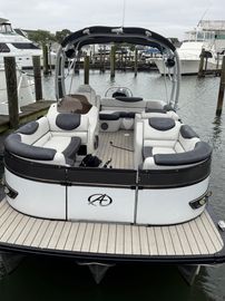 2020 Avalon Catalina Rear J Lounger - 27'