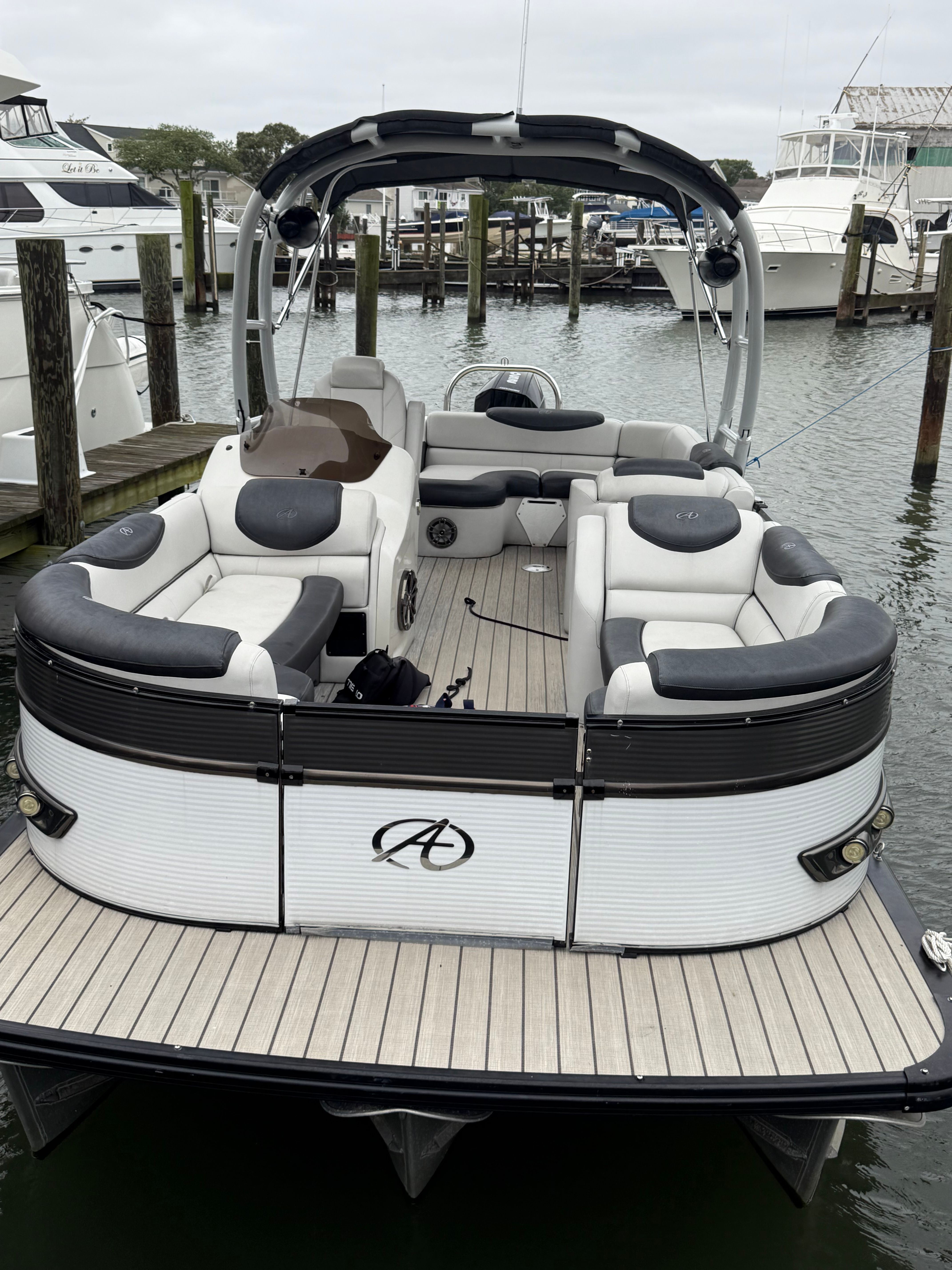 2020 Avalon Catalina Rear J Lounger - 27'