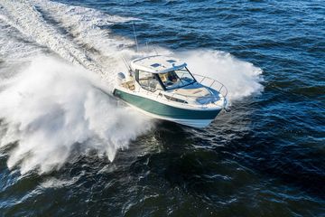 2025 Boston Whaler 325 Conquest