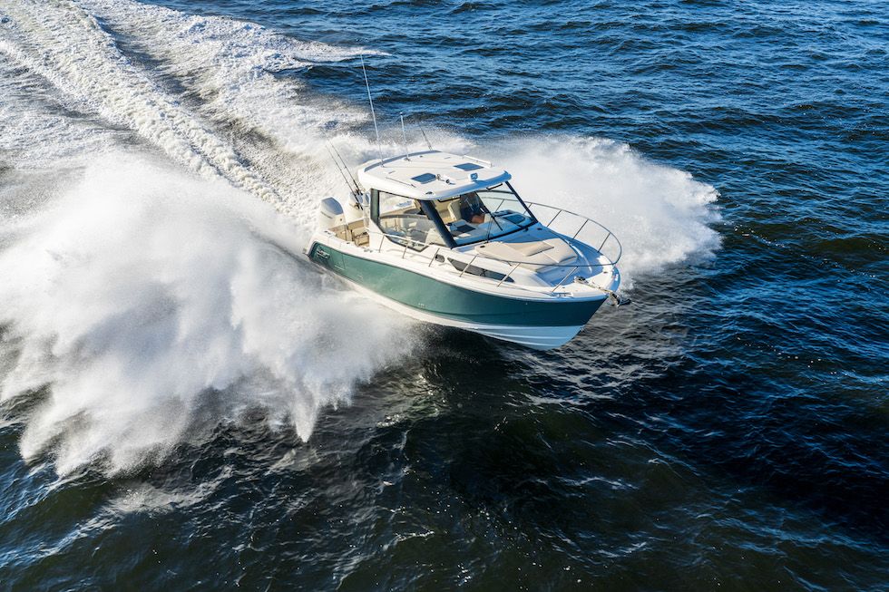 2025 Boston Whaler 325 Conquest