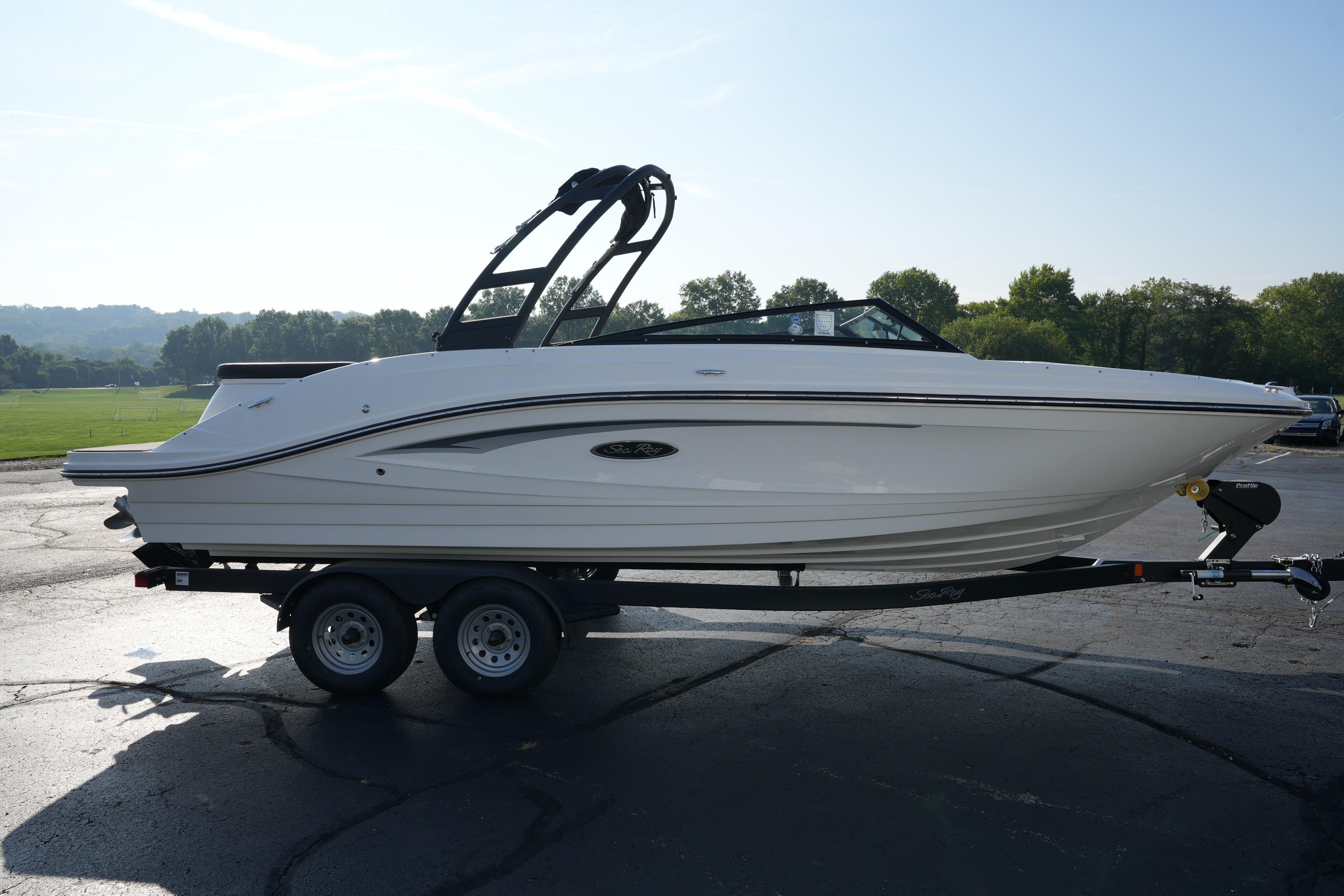 2025 Sea Ray SPX 230