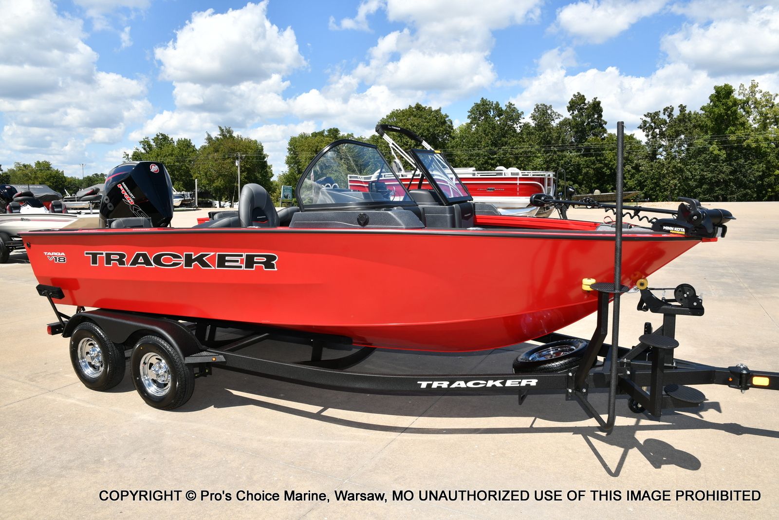 2026 Tracker TARGA V-18 Combo w/200HP Pro-XS