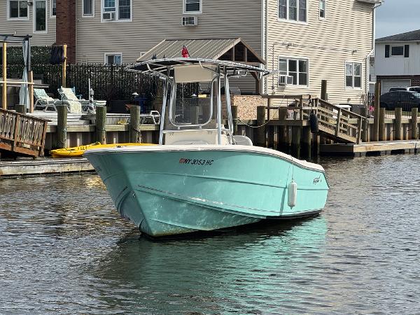 2019 Bulls Bay 230 Center Console