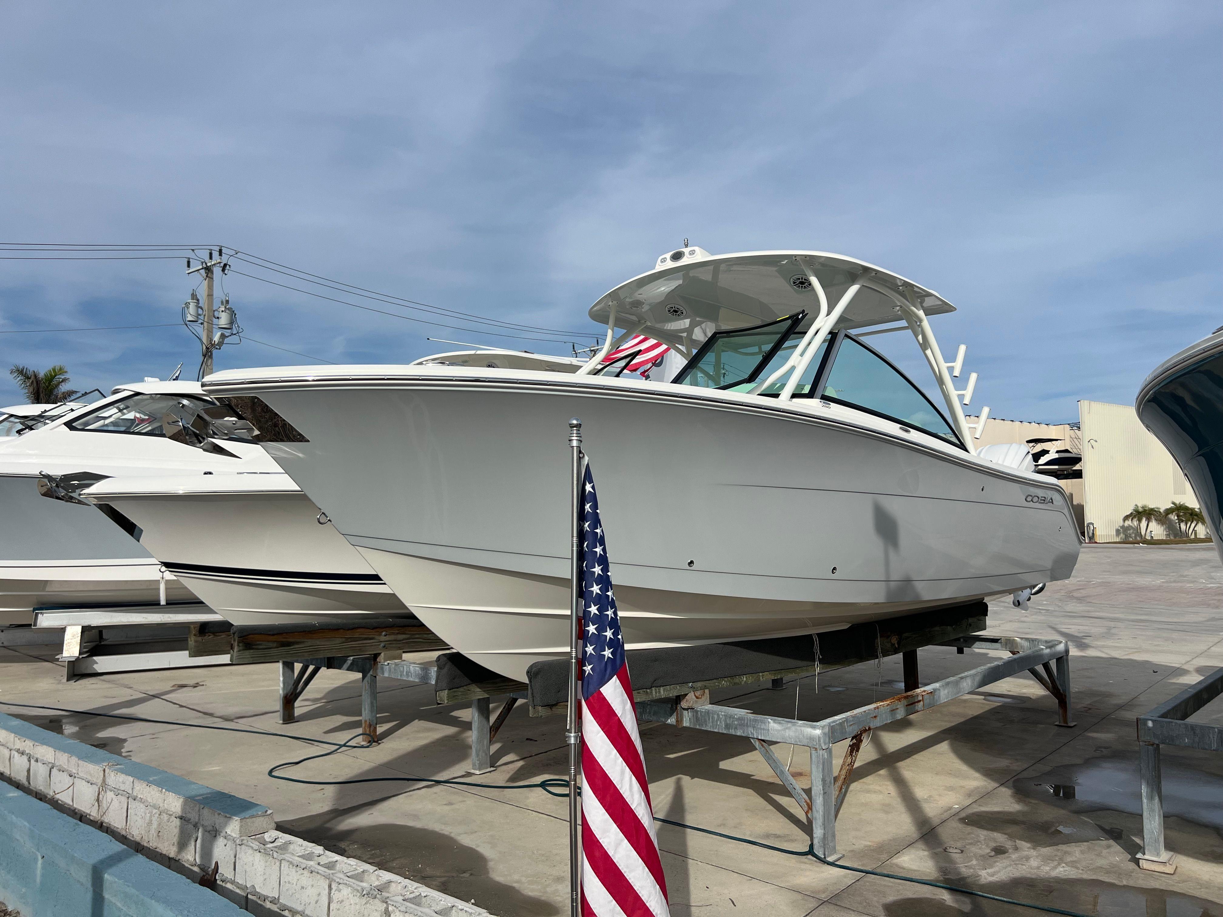 2025 Cobia 280 DC