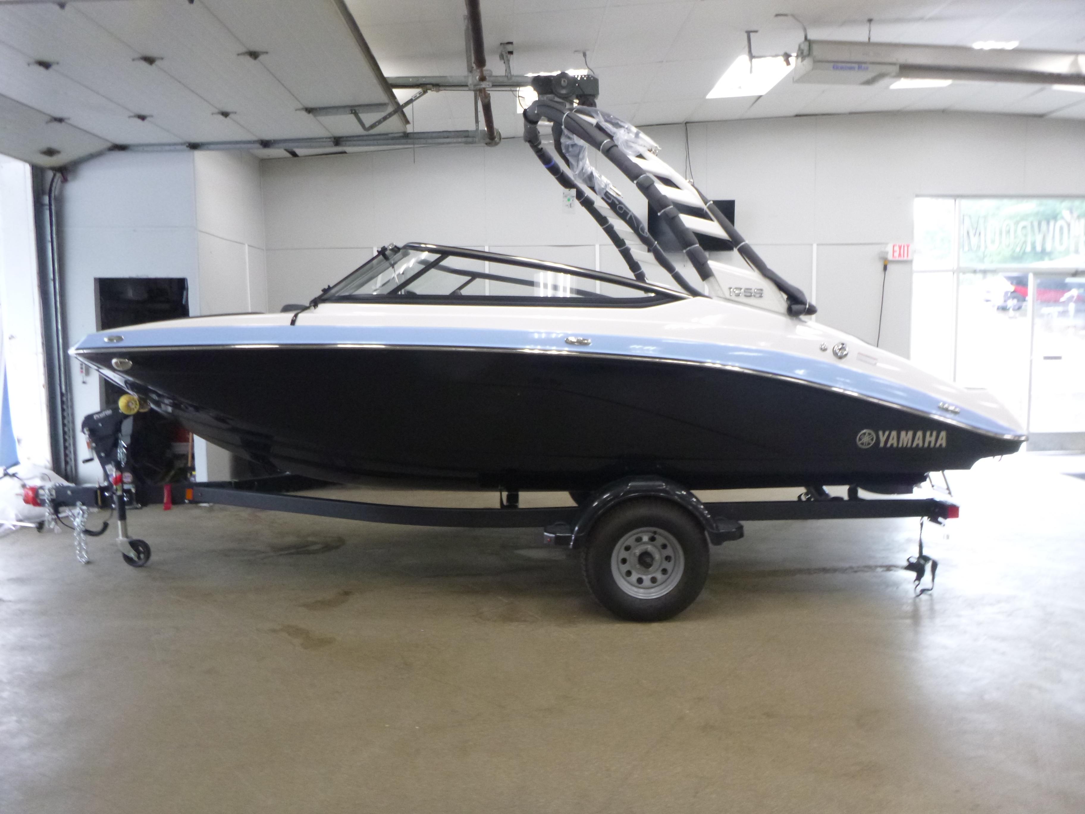 Yamaha Boats 195S 2025 Yamaha Boats 195S in showroom, sleek black and white design on trailer.