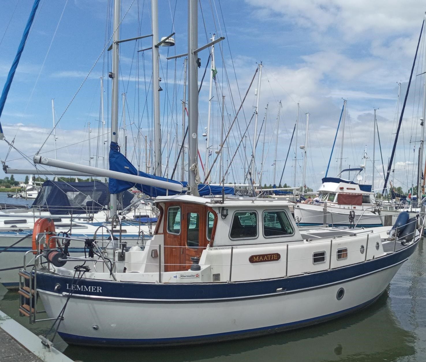 1985 Dartsailer 30