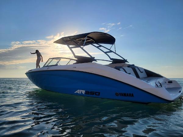 2023 Yamaha Boats AR250