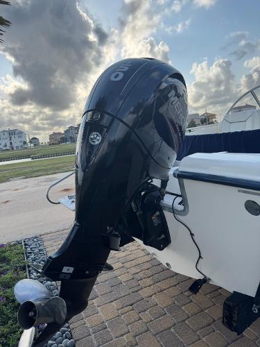 2002 Sea Hunt Escape 200