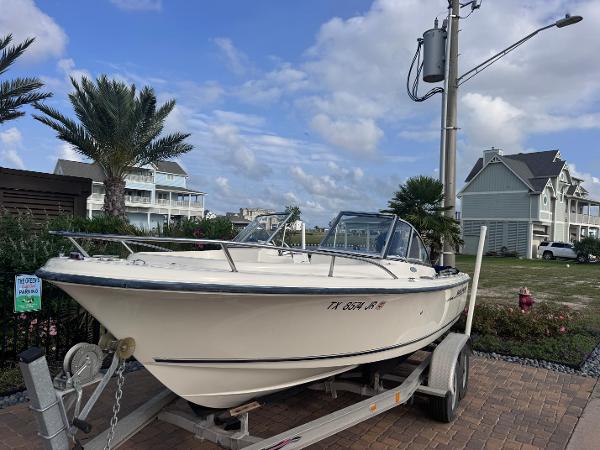 2002 Sea Hunt Escape 200