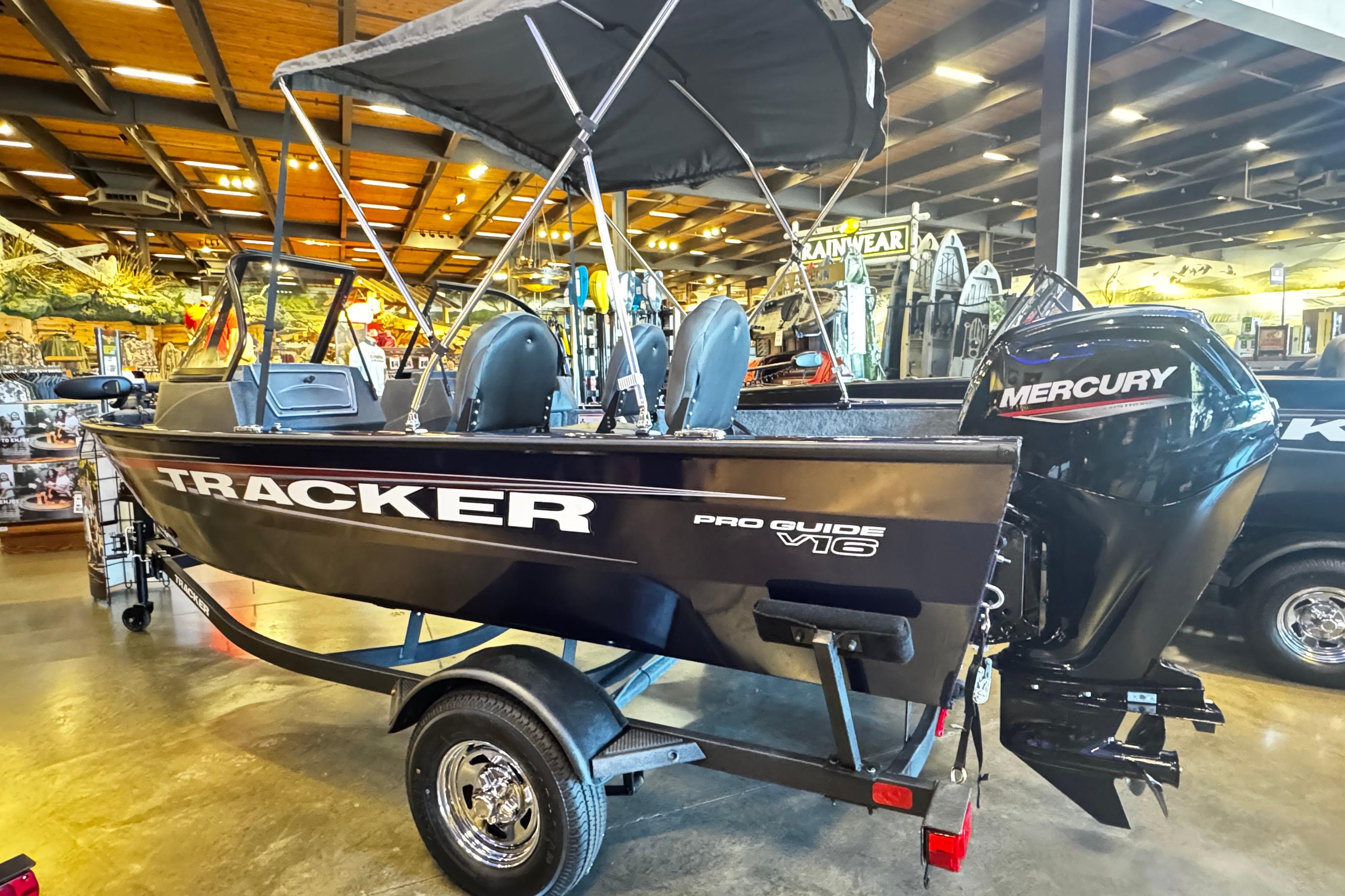 2026 Tracker Pro Guide V-16 WT