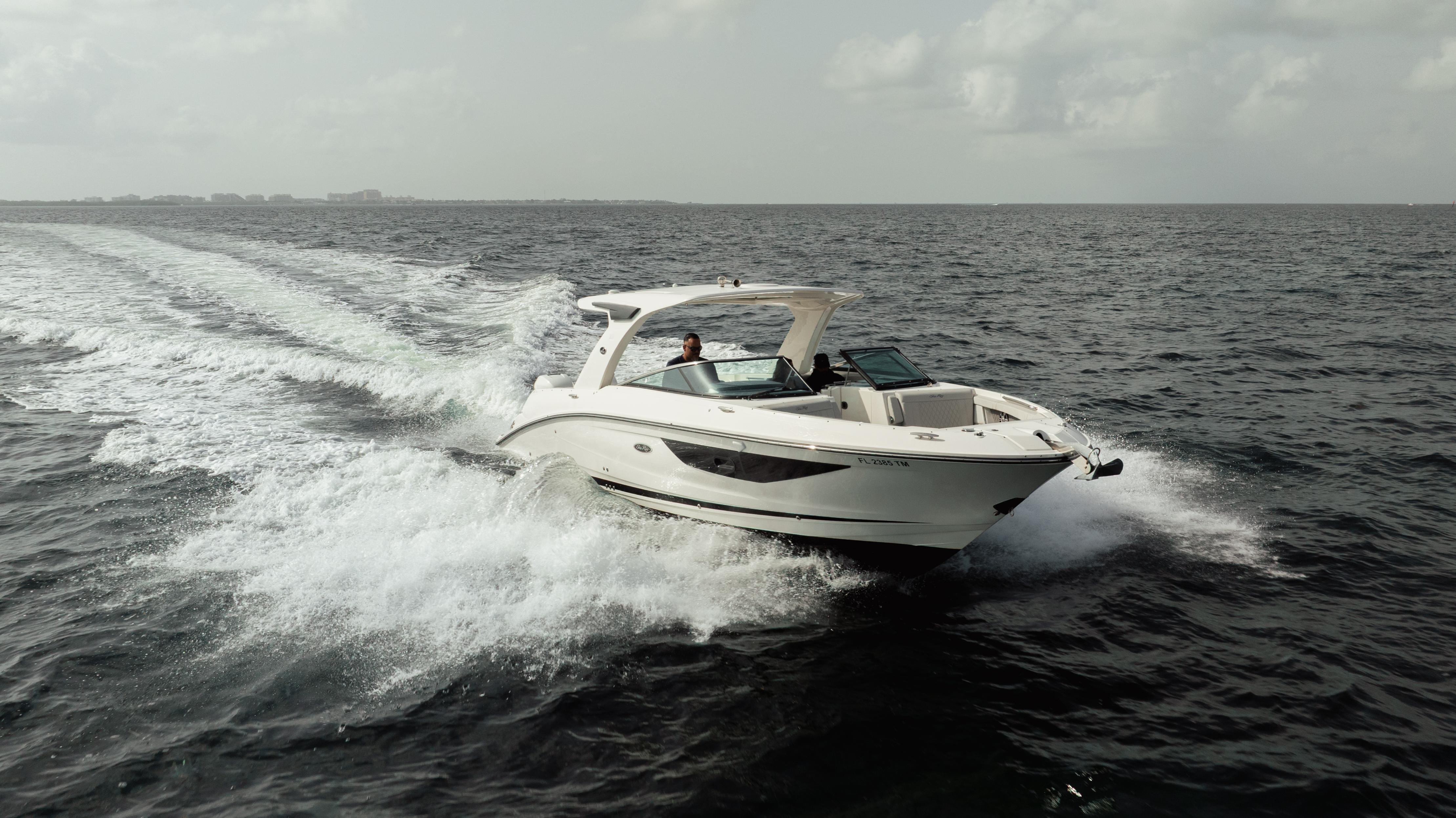 Sea Ray SLX 350 Outboard 2023 Sea Ray 350 Sundancer cruising on open water, creating a dynamic wake.