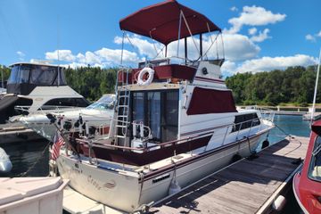 1989 Marinette 32 Sedan Flybridge