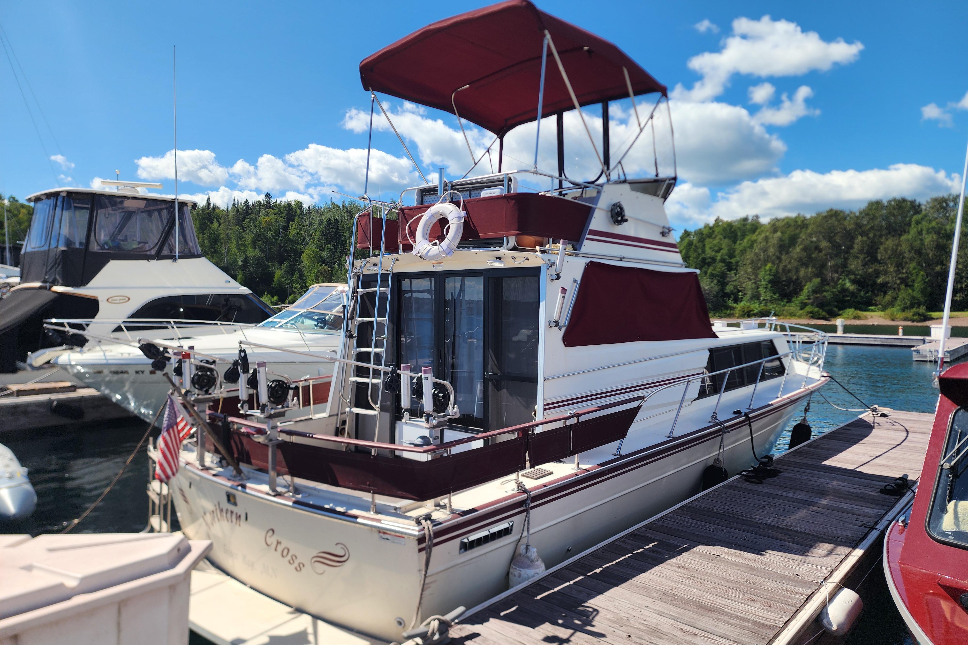 1989 Marinette 32 Sedan Flybridge