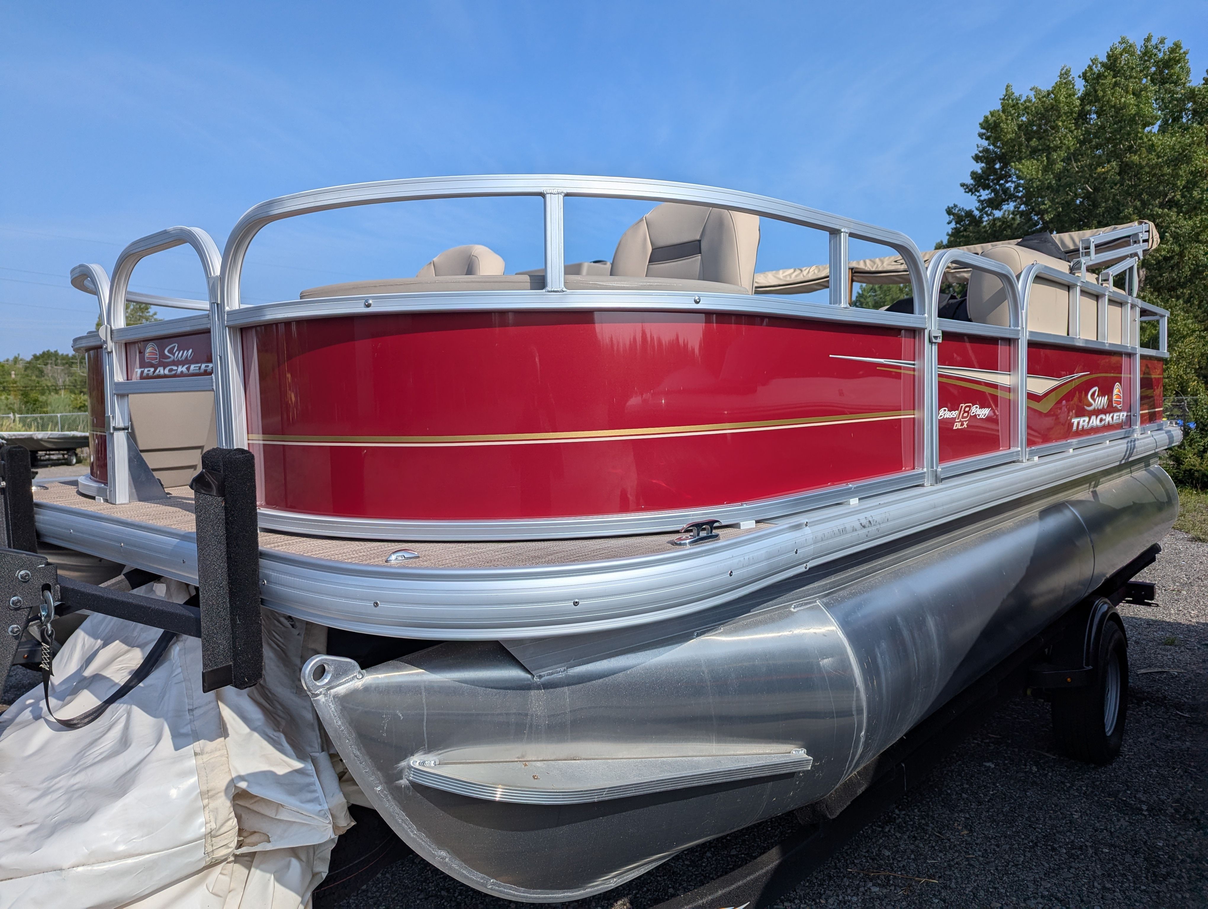 Sun Tracker Bass Buggy 18 DLX