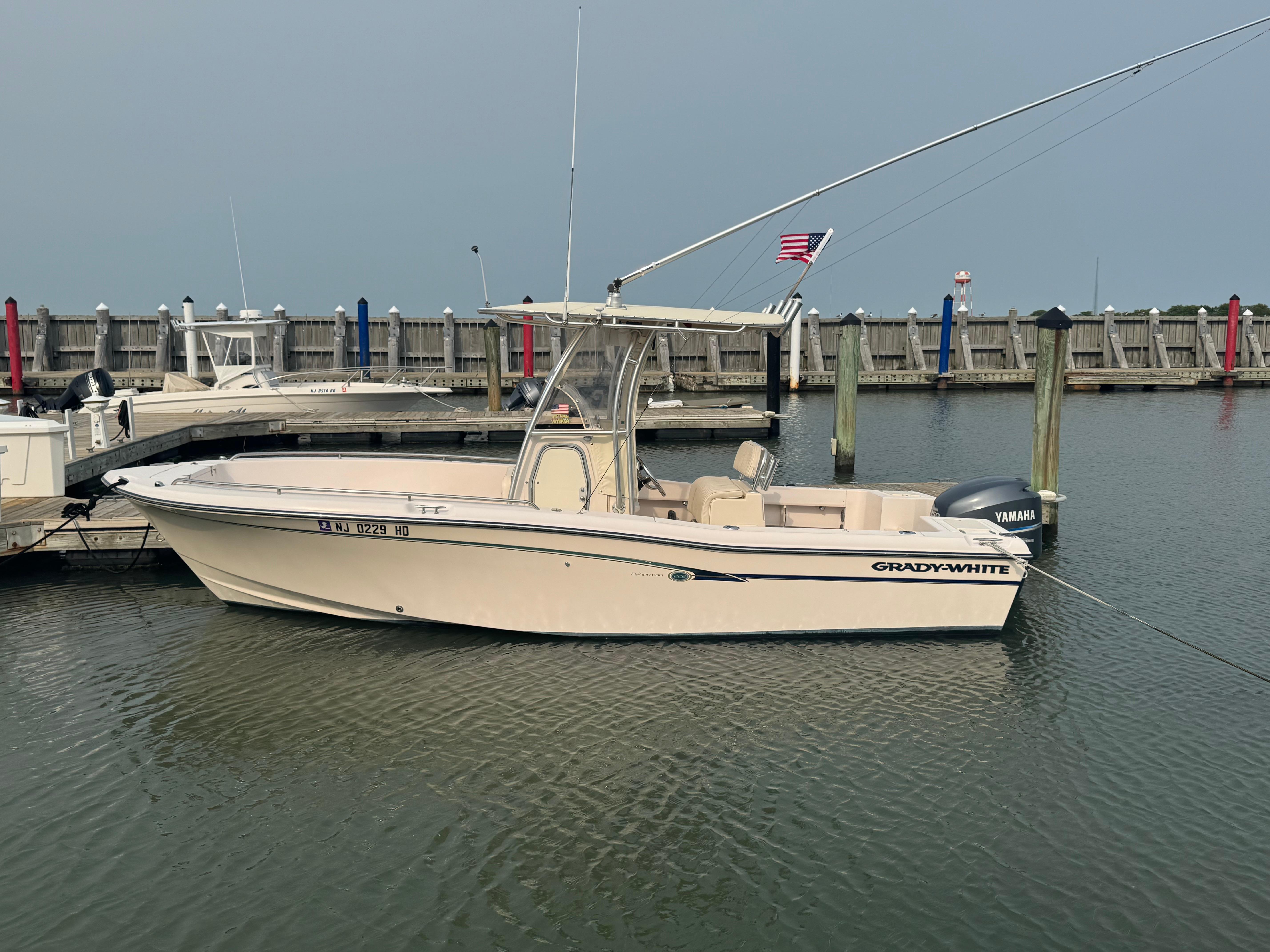 2010 Grady-White 222 FISHERMAN
