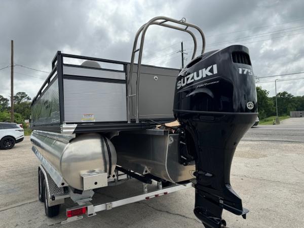 2023 Angler Qwest 8522 Fish N Cruise