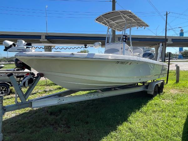 Robalo 226 Cayman 2021 Robalo 226 Cayman boat on trailer, parked on grass near highway.
