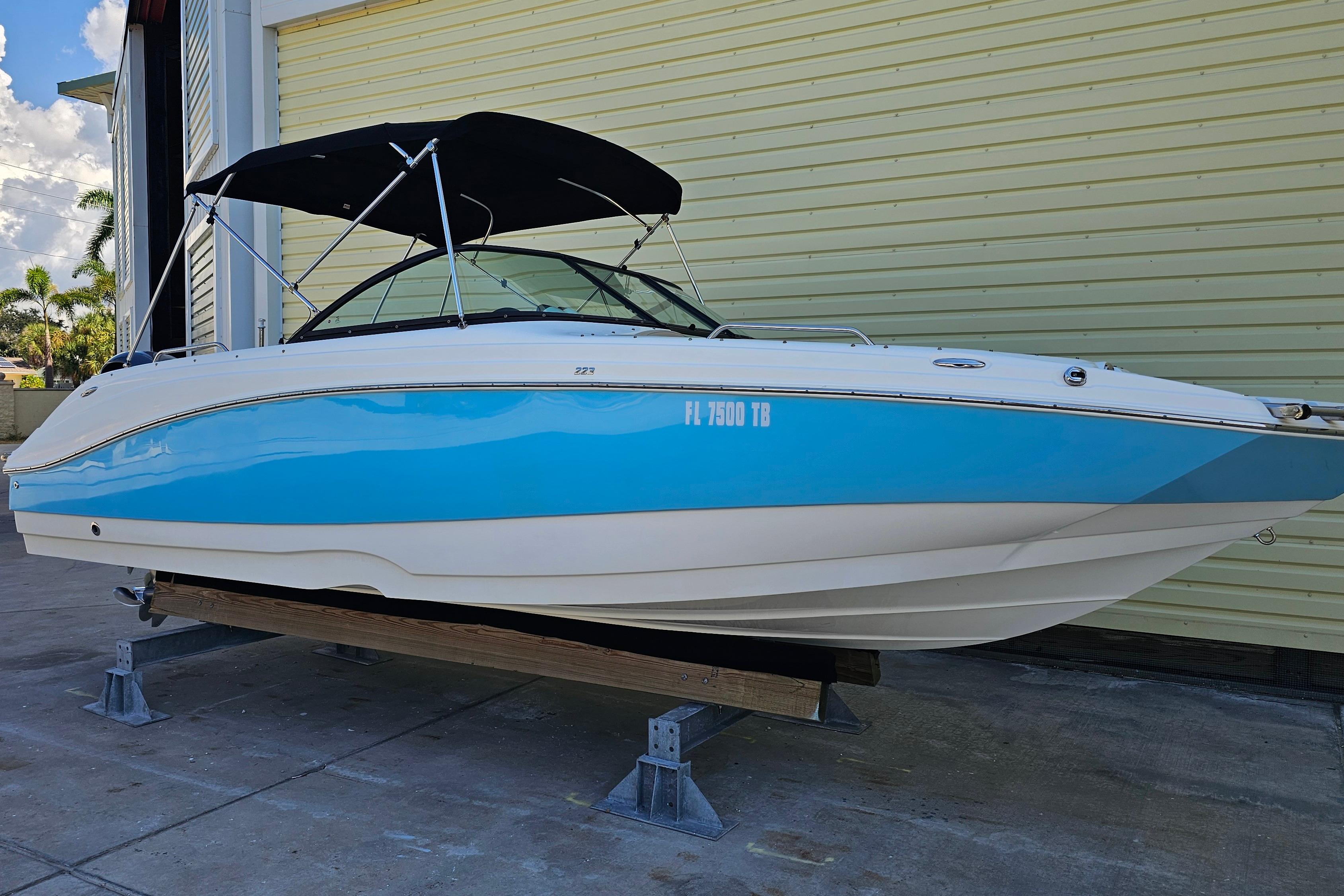 2022 NauticStar 223 DC