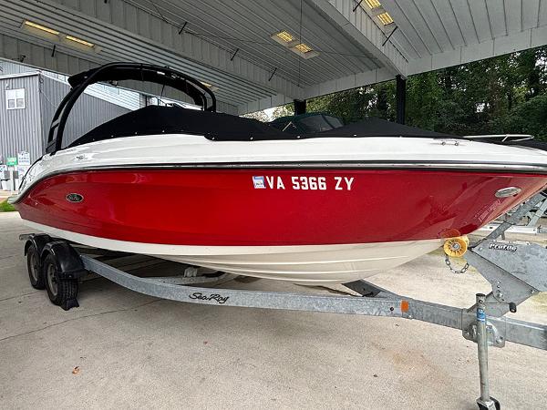 2022 Sea Ray SPX 230