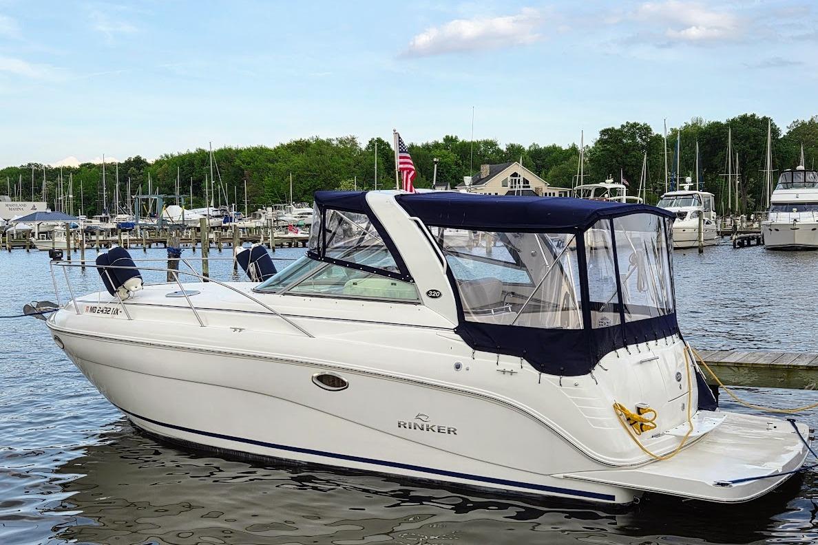 2007 Rinker 320 Express Cruiser