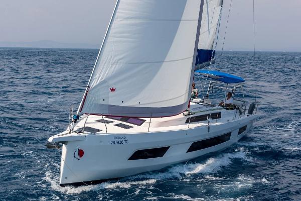 2025 Sunsail 44.3