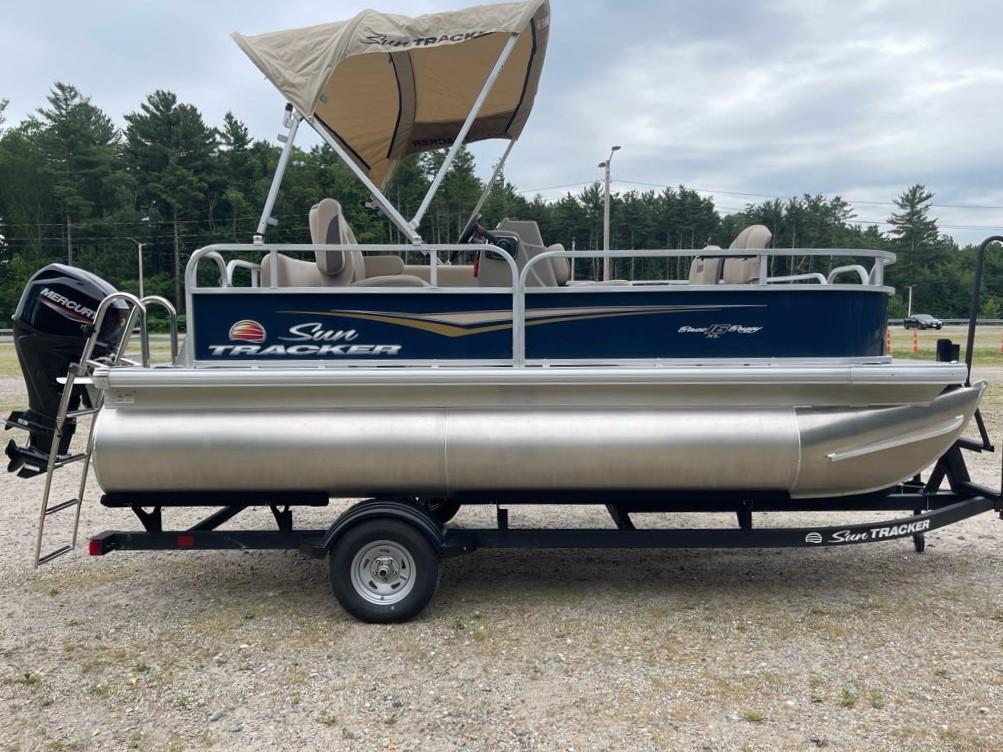 Sun Tracker Bass Buggy 16 XL Select 2025 Sun Tracker Bass Buggy 16 XL Select pontoon boat on trailer.