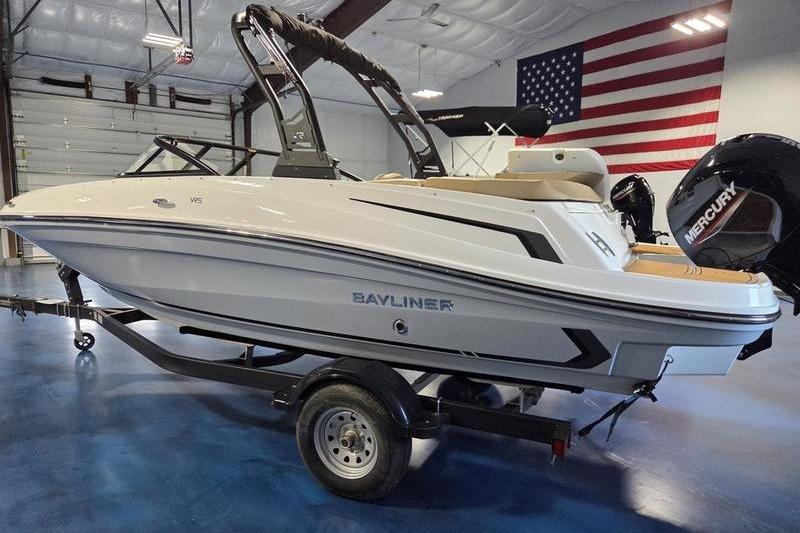 2025 Bayliner VR5 OB