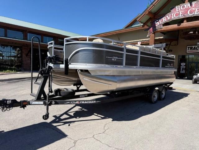 2025 Sun Tracker Fishin' Barge 20 DLX