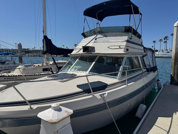 1983 Cruisers Yachts 288 VILLA-VEE