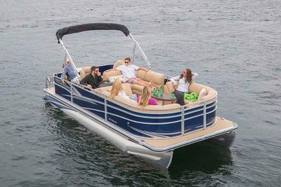 Crestliner 220 Rally DX FC Boat