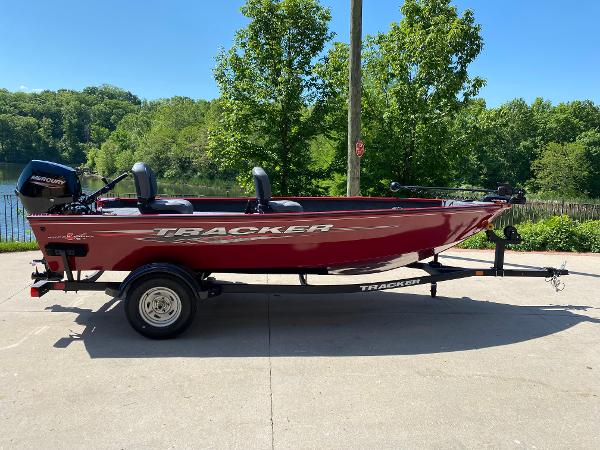 2025 Tracker Super Guide V-16 T