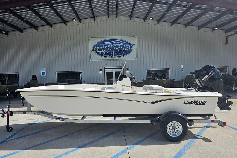 Mako Pro Skiff 17 CC 2025 Mako Pro Skiff 17 CC boat on trailer at Berkeley Outdoors dealership.