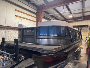 Sylvan L3 CLZ 2025 Sylvan L3 CLZ pontoon boat in a warehouse setting.