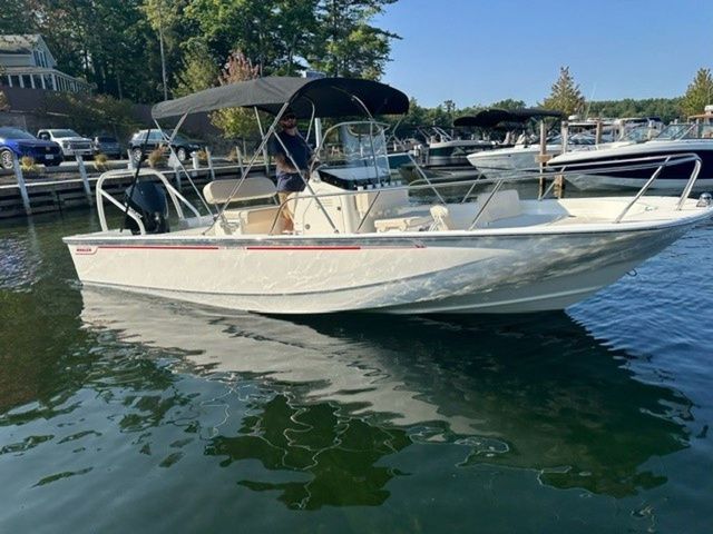 Boston Whaler 210 Montauk 2024 Boston Whaler 210 Montauk boat docked on a sunny day.