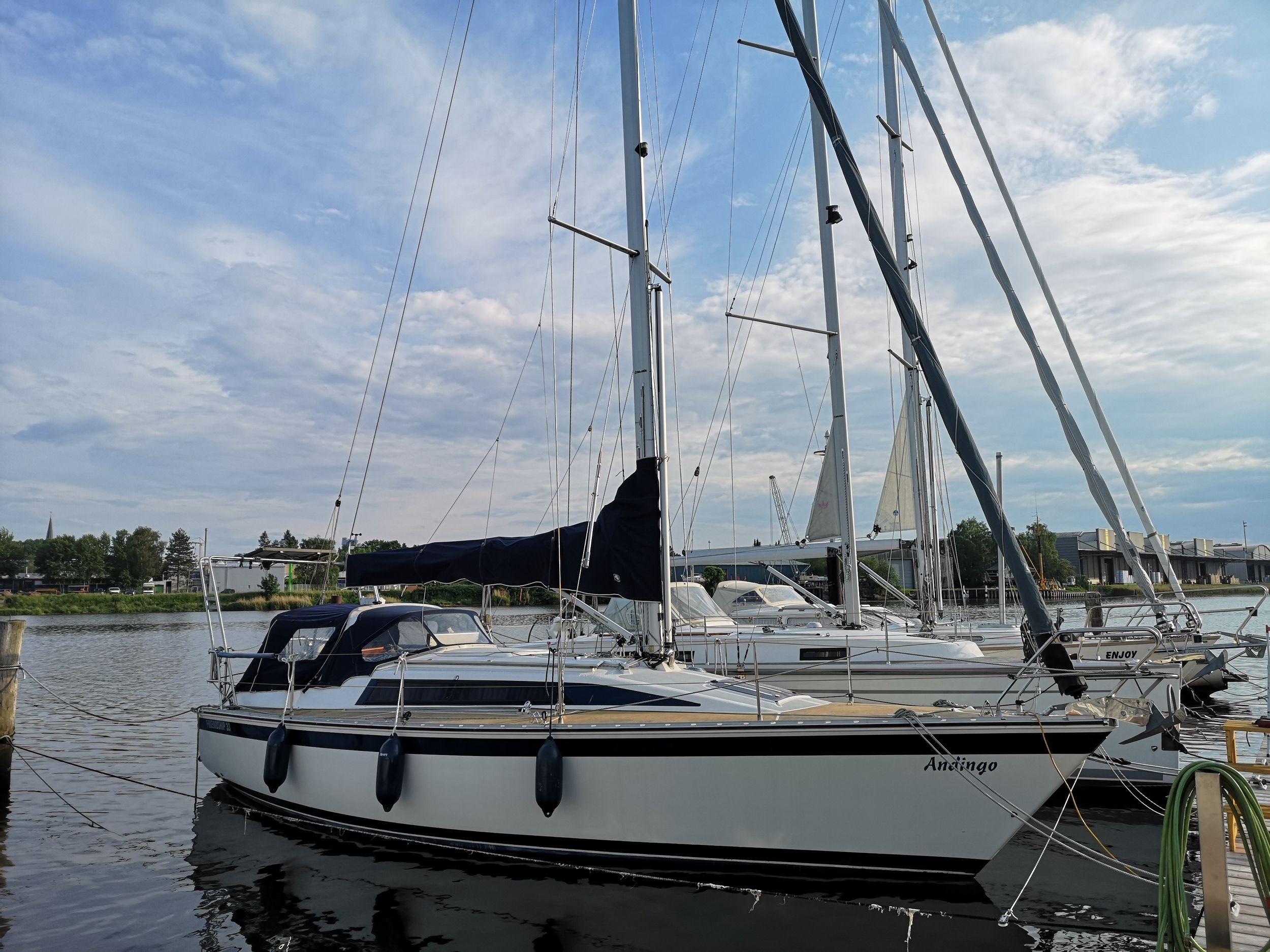 1986 Friendship 33