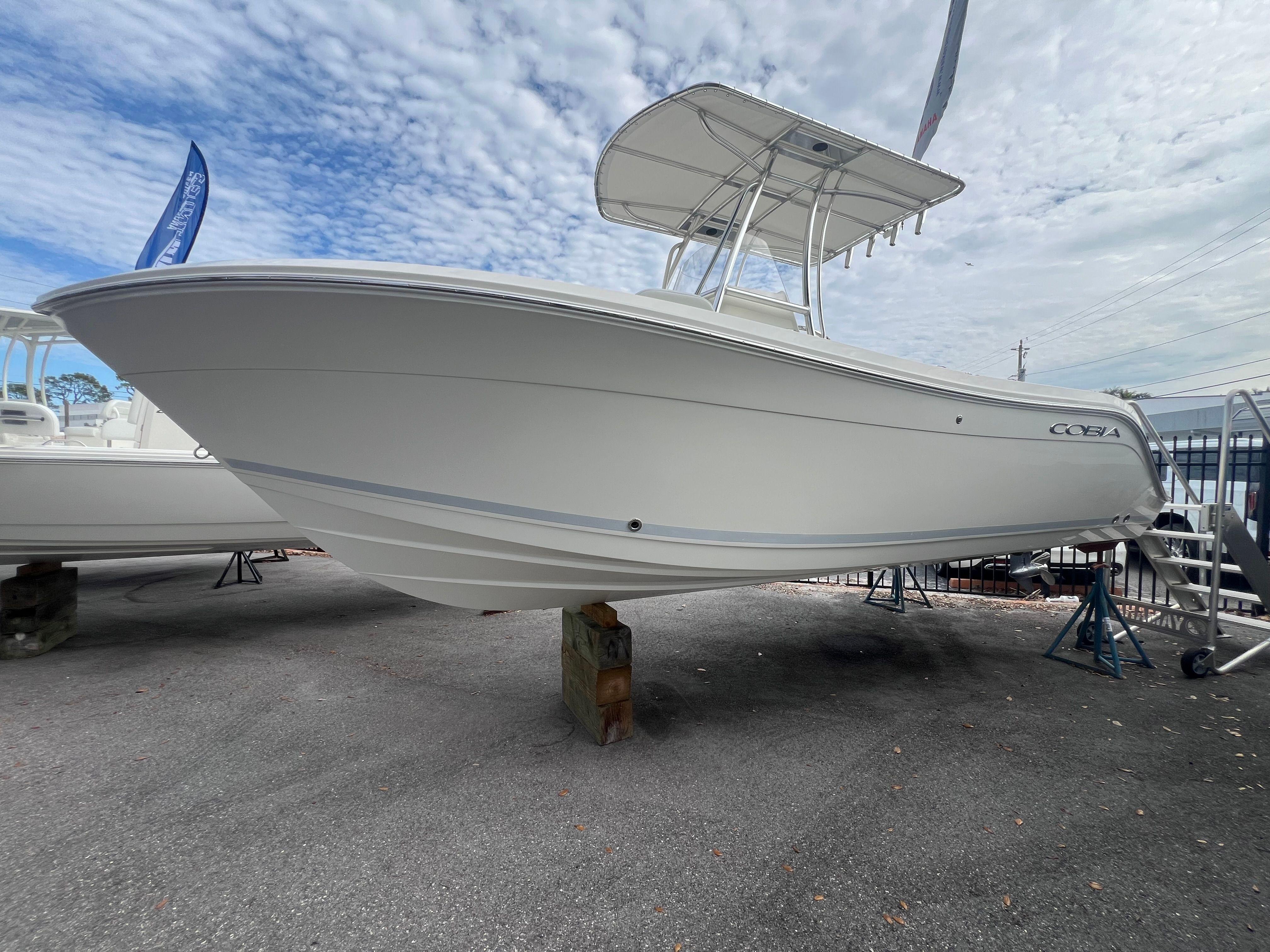2025 Cobia 220 Center Console