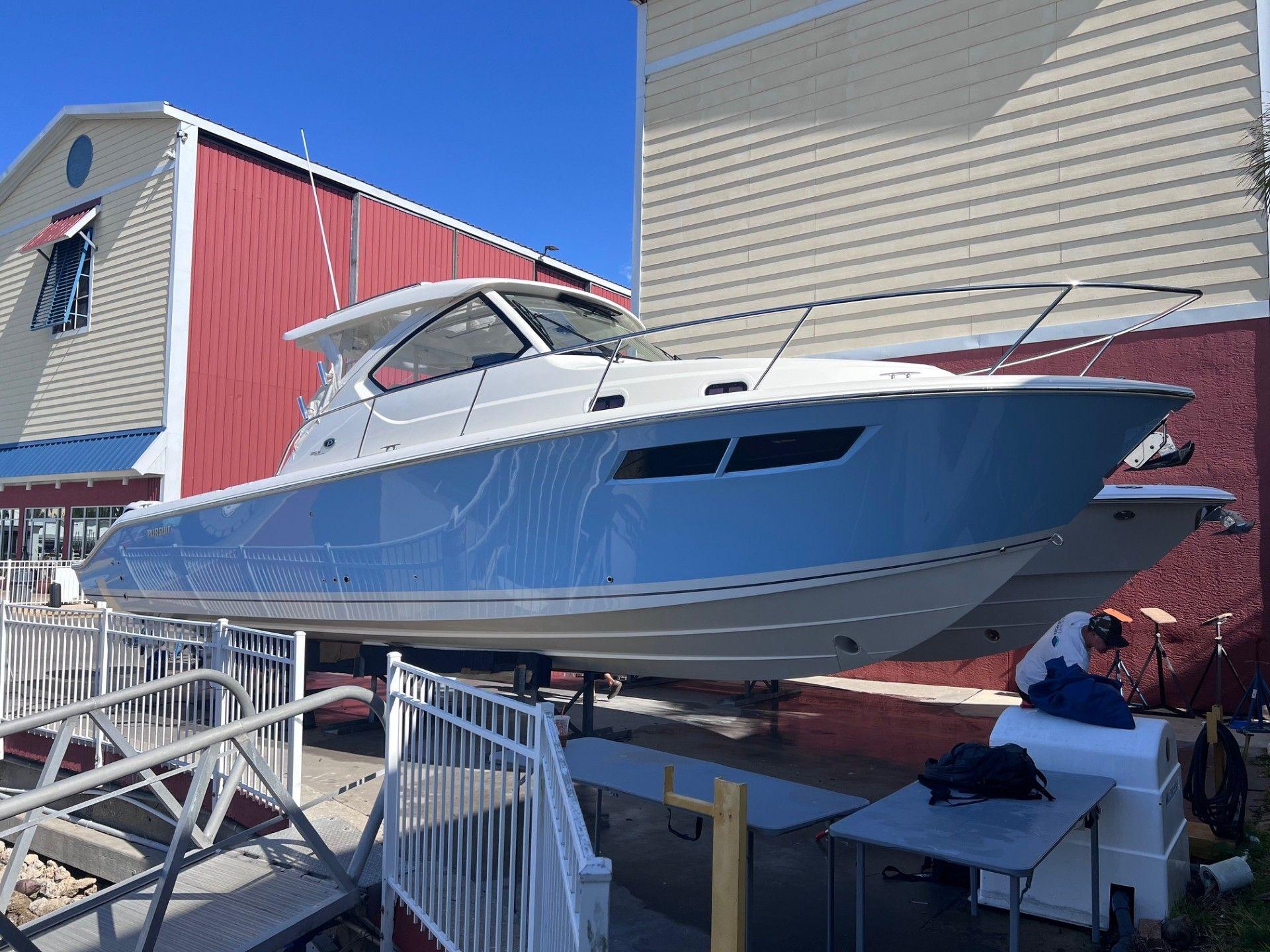2023 Pursuit OS 355