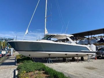 2025 Tiara Yachts 43 LS