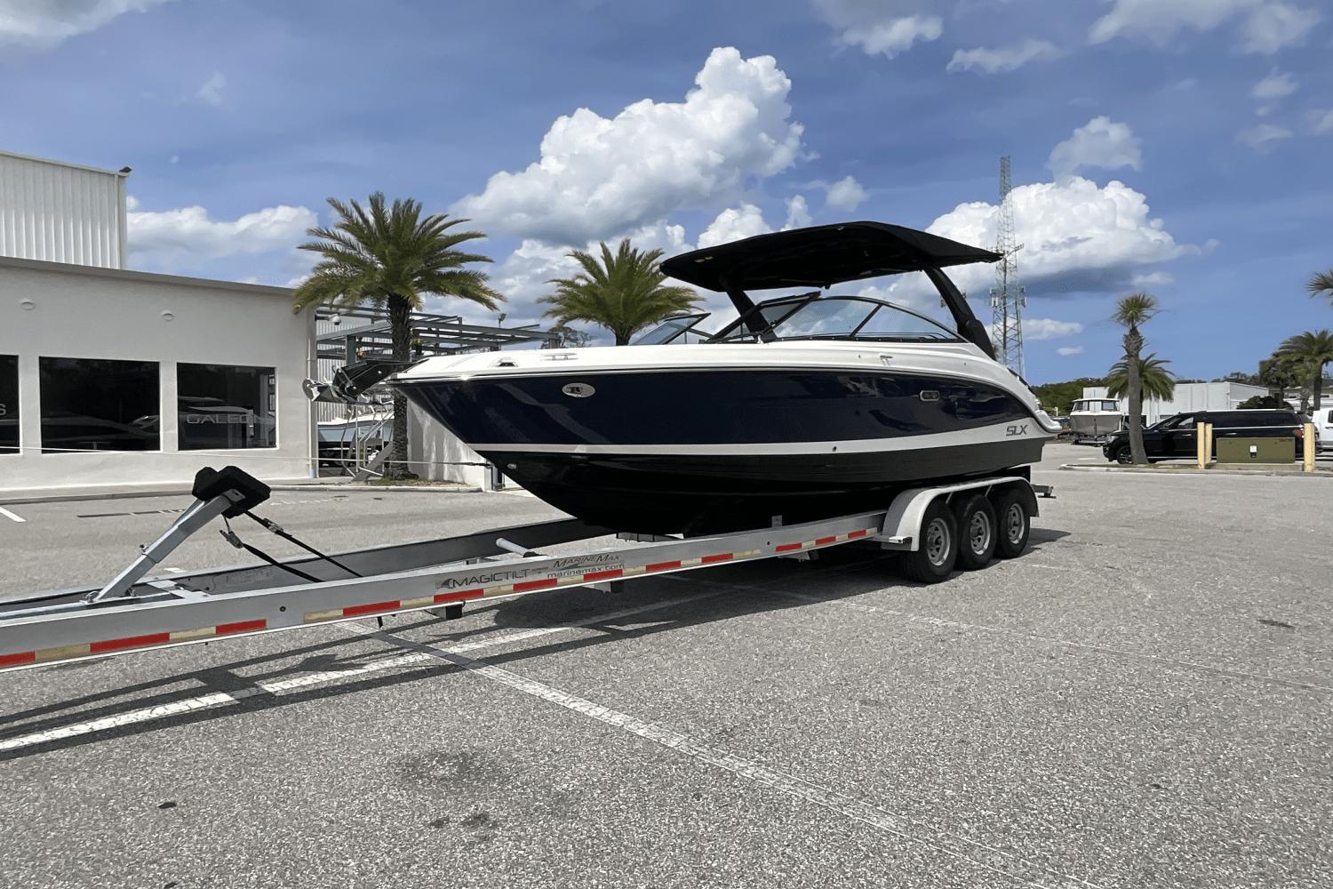 2025 Sea Ray SLX 260 Outboard