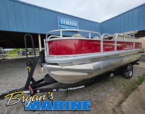 Sun Tracker Bass Buggy 18 DLX 2025 Sun Tracker BASS BUGGY® 18 DLX pontoon boat at Bryan's Marine dealership.