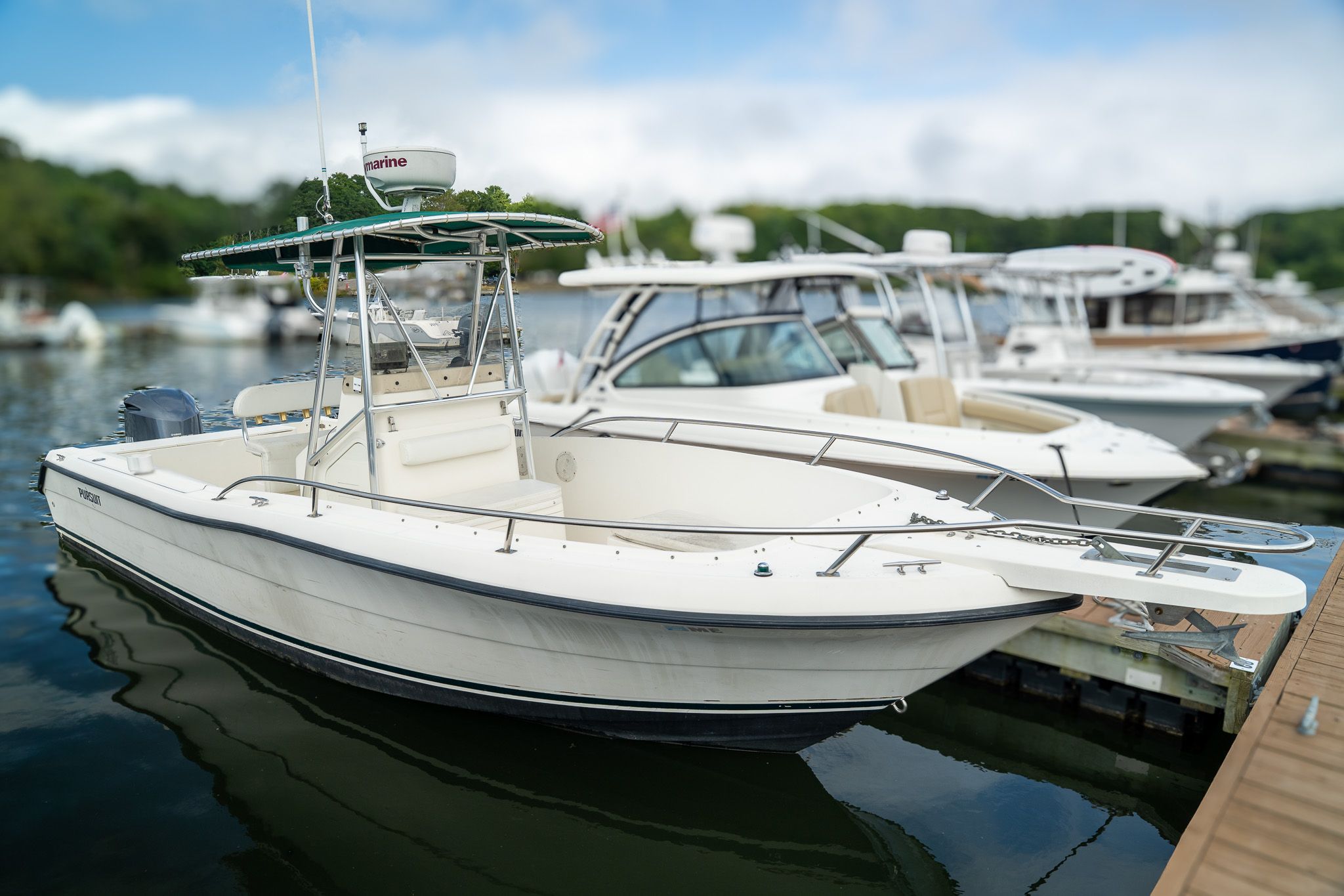 2001 Pursuit 2470 Center Console