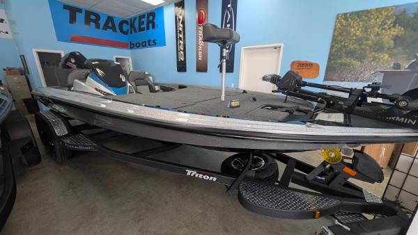 2025 Triton 20XP Patriot