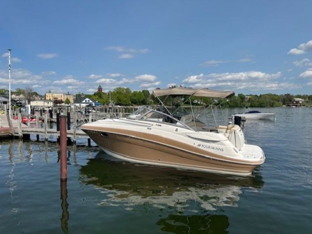 2008 Four Winns 258 Vista
