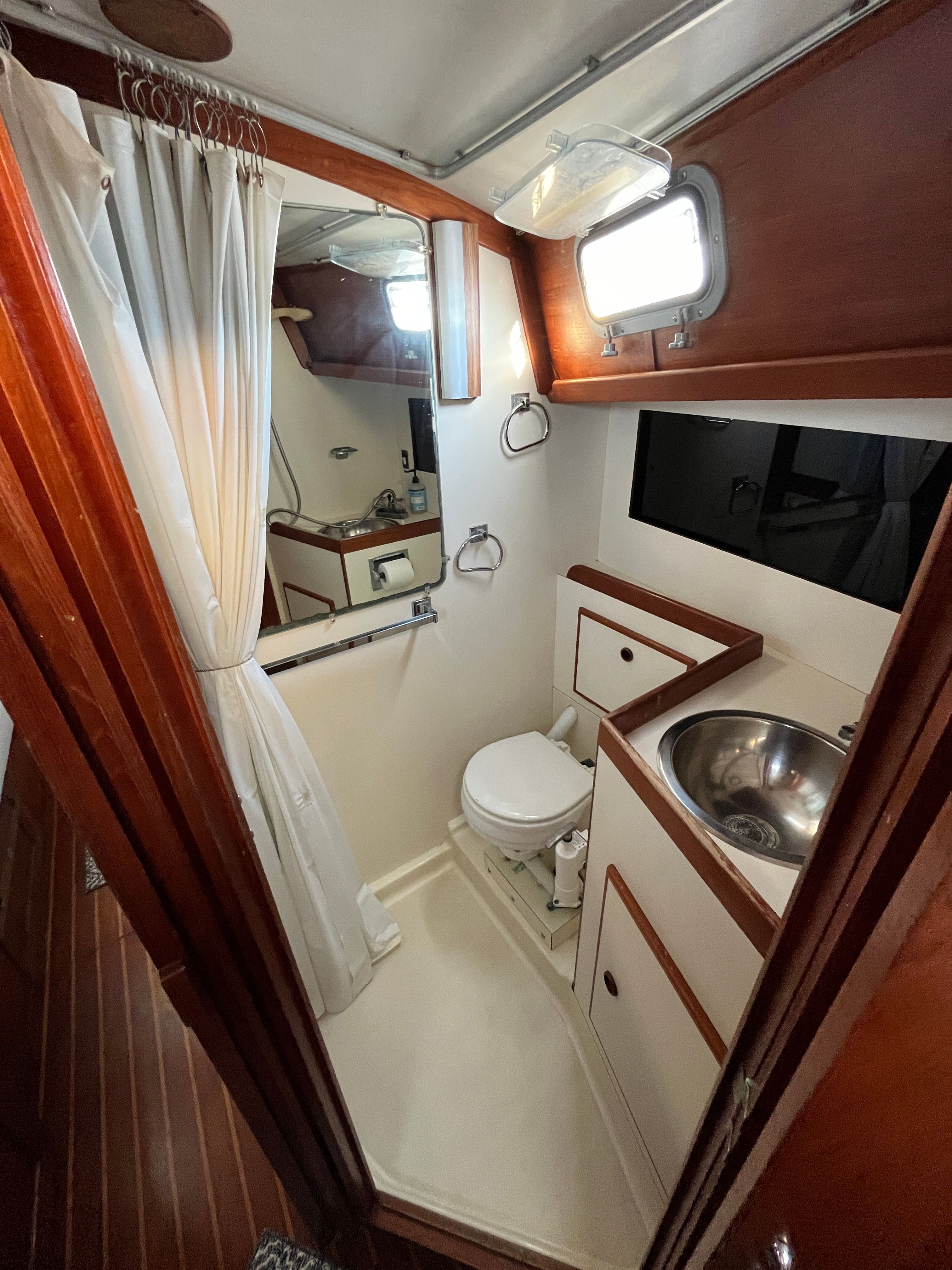 1983 Pearson 424 Ketch