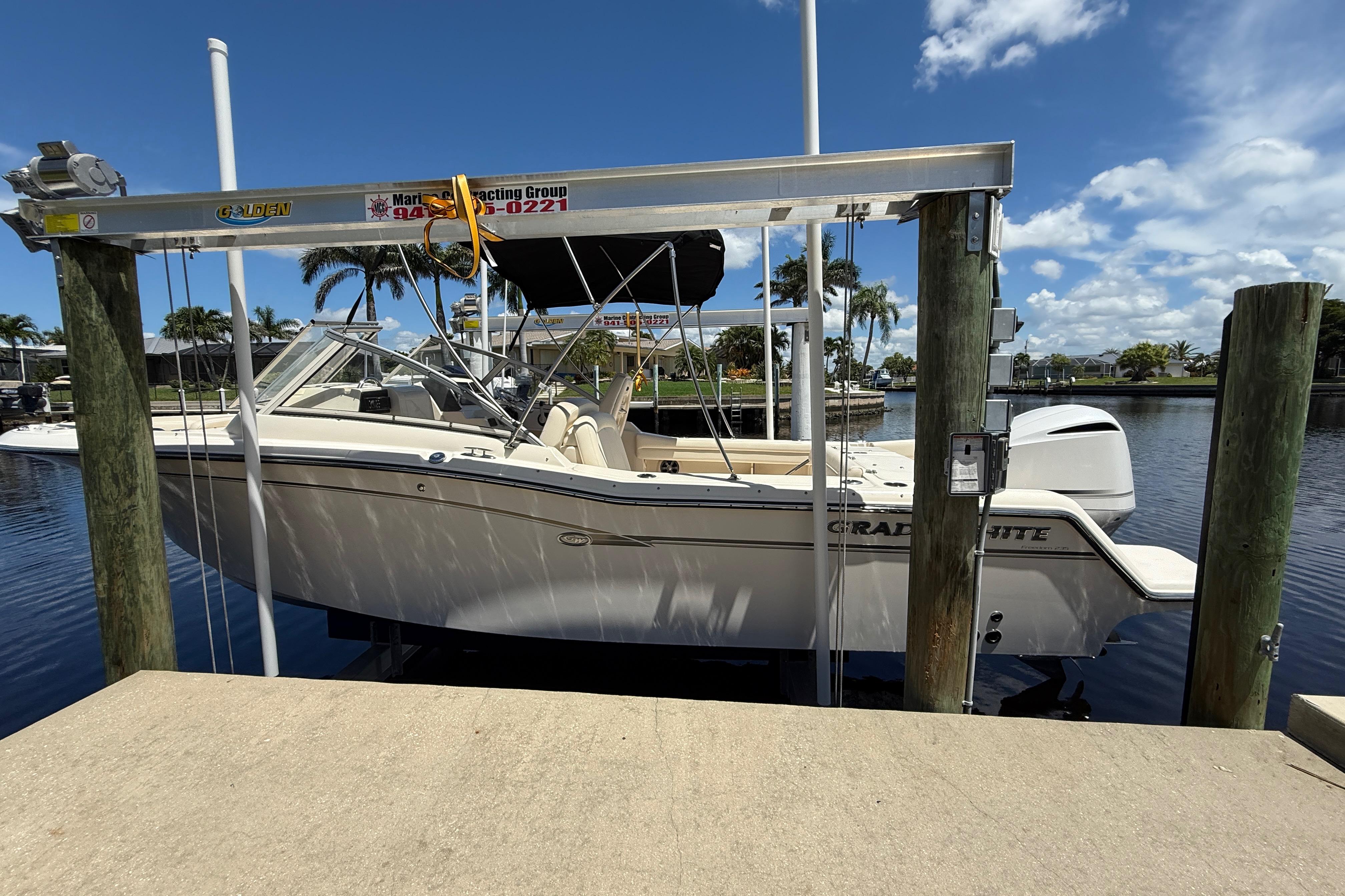 2019 Grady-White Freedom 235