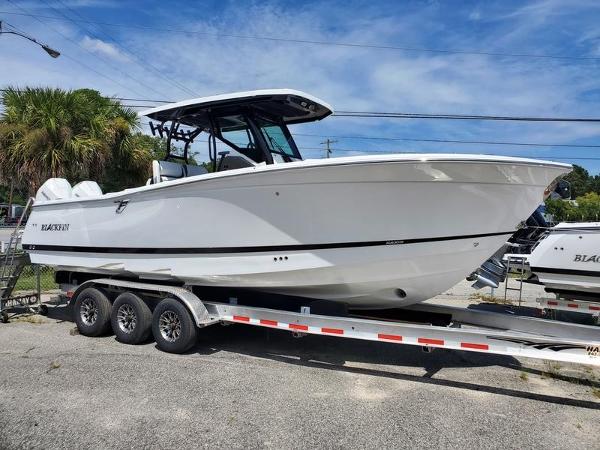 Blackfin 302CC 2023 Blackfin 302CC boat on a trailer, side view.