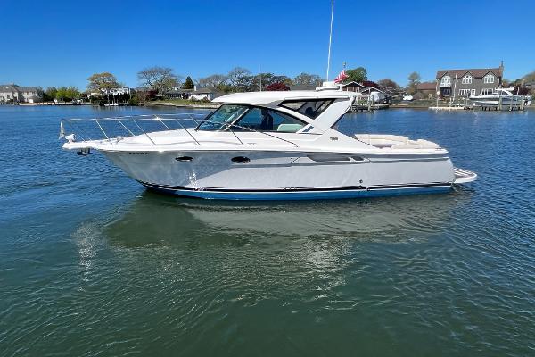 2015 Tiara Yachts 3100 Coronet