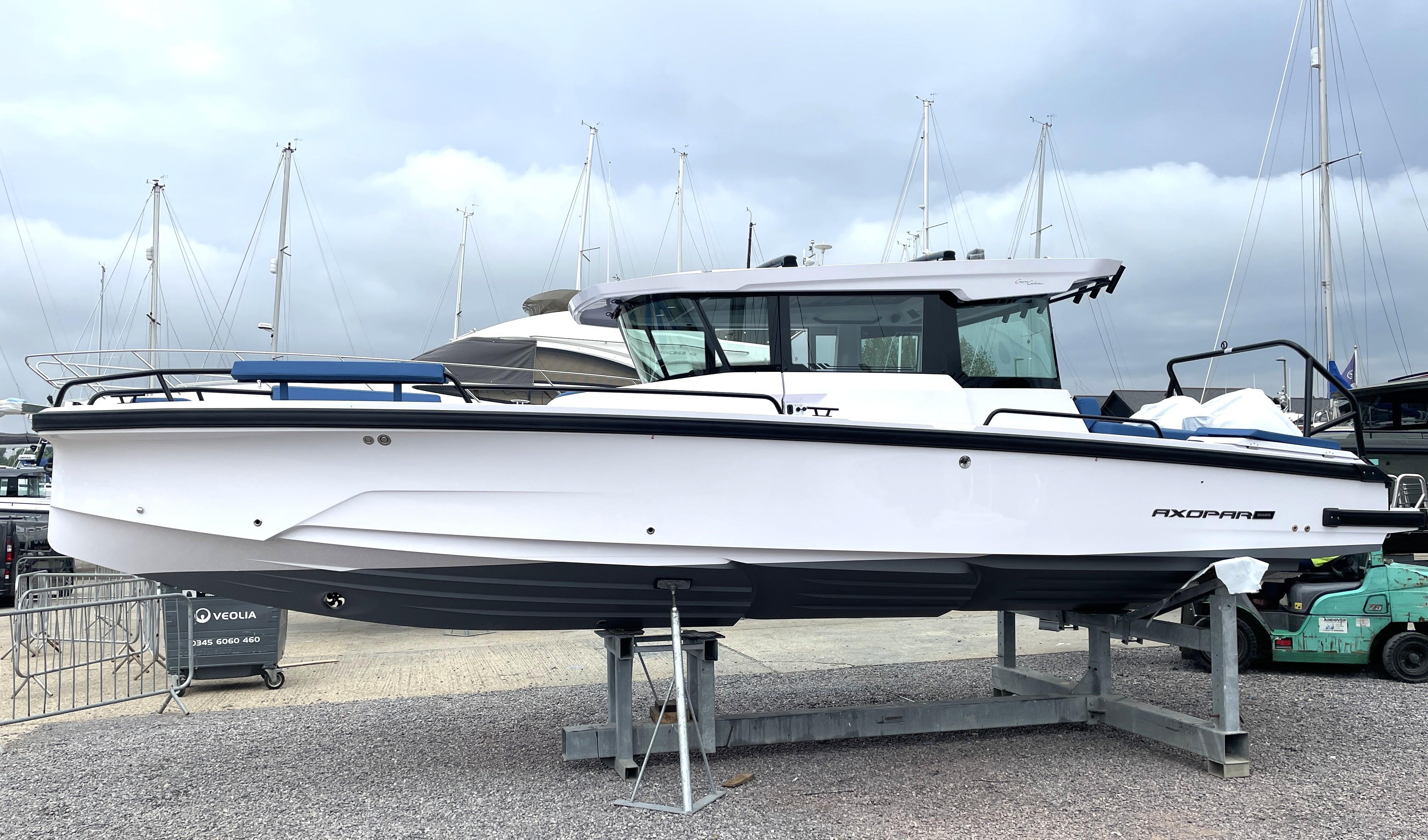 2025 Axopar 29 XC Cross Cabin