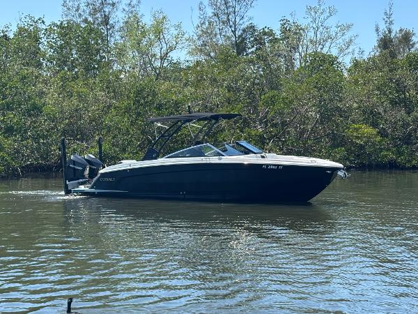2022 Cobalt R8 Outboard