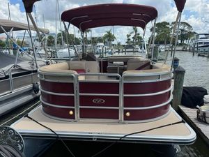 Harris FloteBote Cruiser 200 2014 Harris FloteBote Cruiser 200 pontoon boat docked at marina.